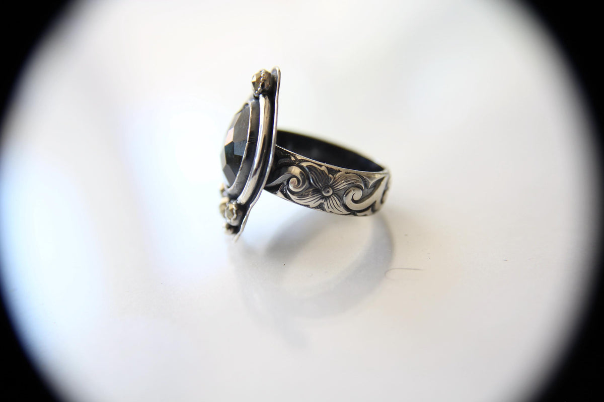 Oval Labradorite Ring, Rose Cut Oval Labradorite Ring, Large Statement Ring, Rose Cut Labradorite Ring,Oval Labradorite Ring,Pyrite Gemstone