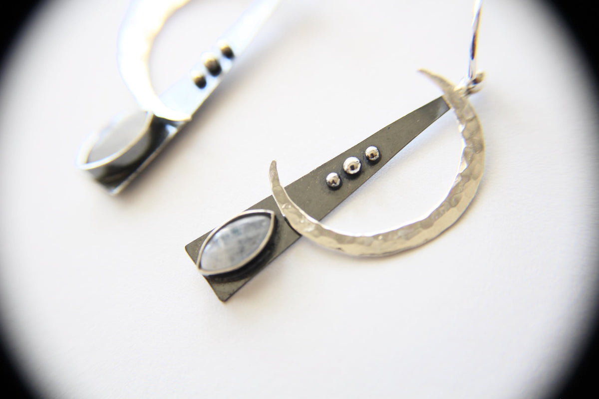 Crescent Moon Earrings, Crescent Earrings, Moon Earrings, Crescent Moon Moonstone Earrings, Moon Earrings, Boho Chic, Moon Jewelry, Gift