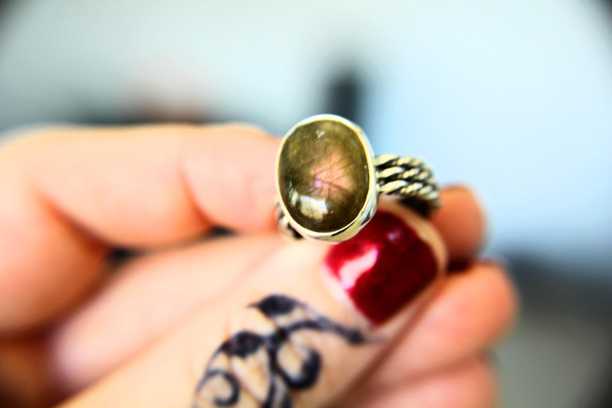 Oval Purple Labradorite Ring, Natural Labradorite Ring, Oval Labradorite Ring, Boho Ring, Stacking Ring, Rope Band, Boho Ring, Natural, Gift