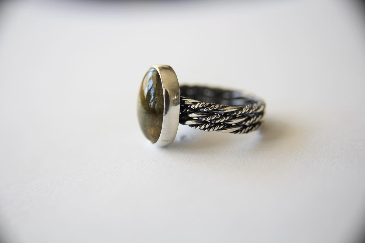 Oval Purple Labradorite Ring, Natural Labradorite Ring, Oval Labradorite Ring, Boho Ring, Stacking Ring, Rope Band, Boho Ring, Natural, Gift