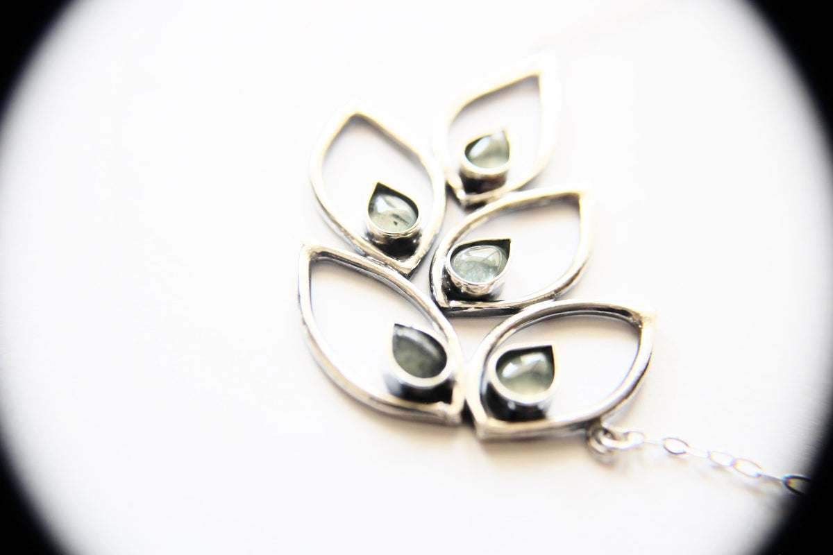 Prehnite Leaf Necklace, Leaf Necklace, Prehnite Nature Necklace, Boho Leaf Necklace, Prehnite Jewelry, Nature Inspired Jewelry, Leaf Jewelry