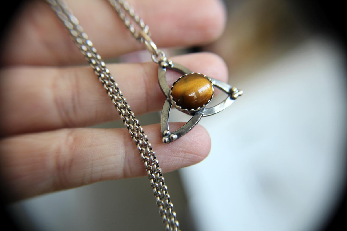 Triquetra Necklace, Triquetra Tyger's Eye Necklace, Goddess Jewelry, Tiger's Eye Necklace, Triquetra Pendant, GiftNecklace with Tigers Eye