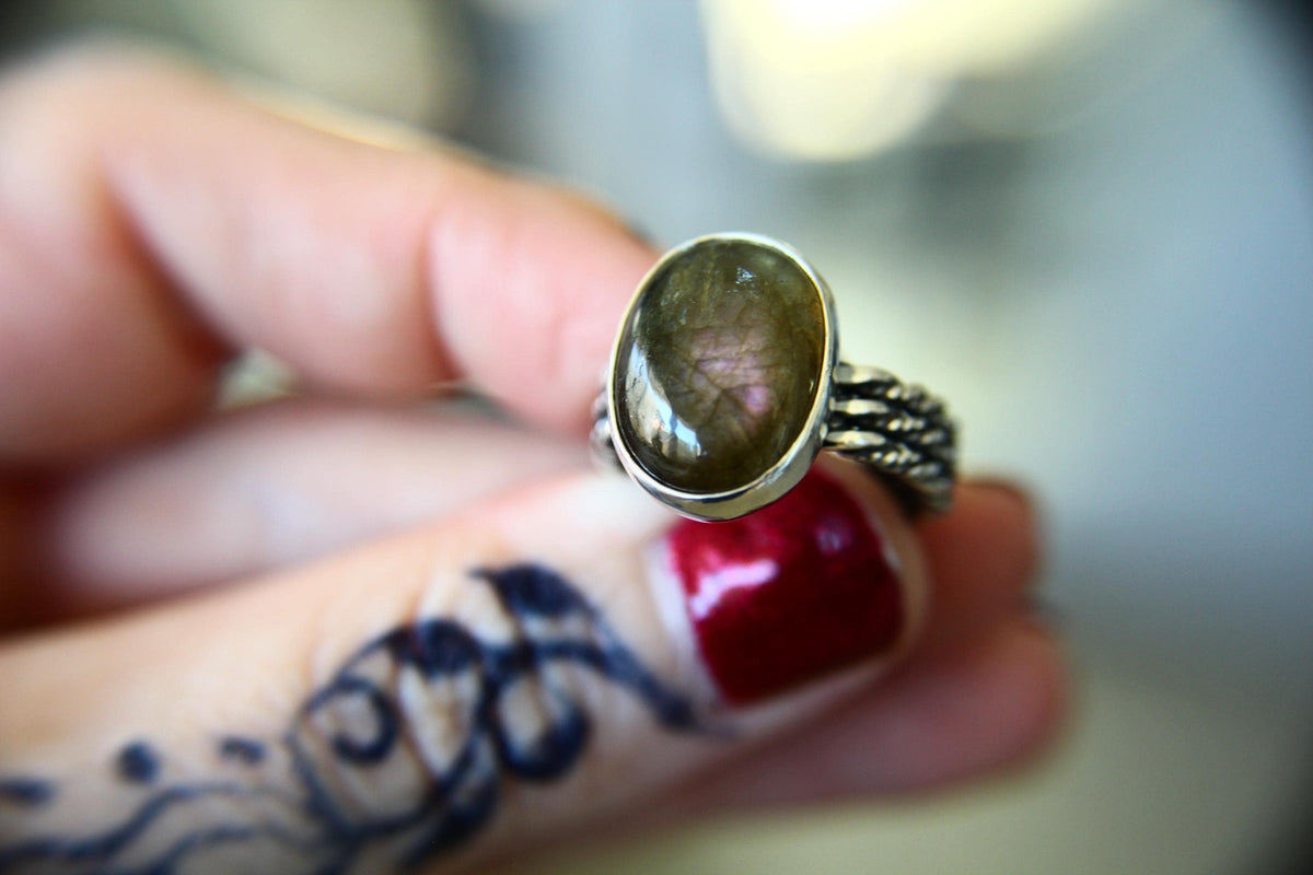 Oval Purple Labradorite Ring, Natural Labradorite Ring, Oval Labradorite Ring, Boho Ring, Stacking Ring, Rope Band, Boho Ring, Natural, Gift