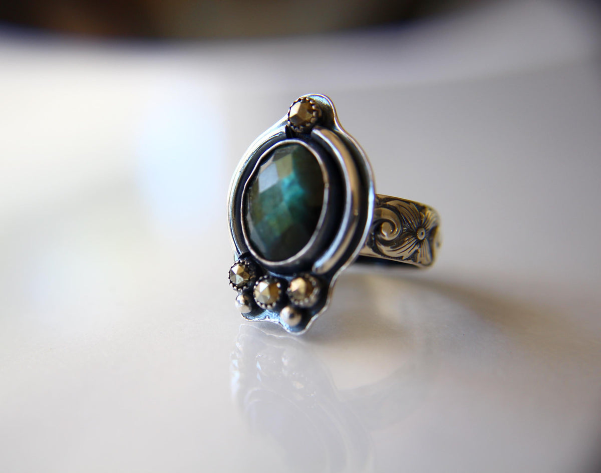 Oval Labradorite Ring, Rose Cut Oval Labradorite Ring, Large Statement Ring, Rose Cut Labradorite Ring,Oval Labradorite Ring,Pyrite Gemstone