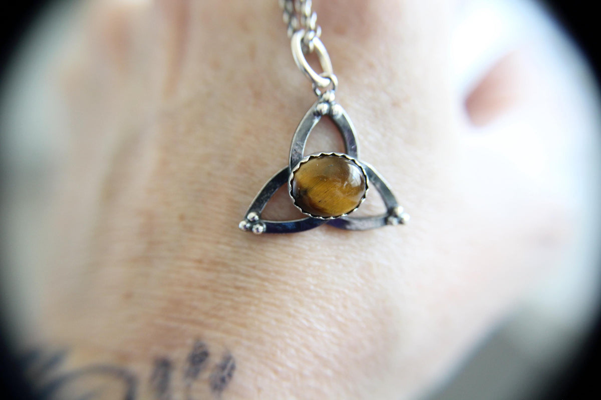 Triquetra Necklace, Triquetra Tyger's Eye Necklace, Goddess Jewelry, Tiger's Eye Necklace, Triquetra Pendant, GiftNecklace with Tigers Eye