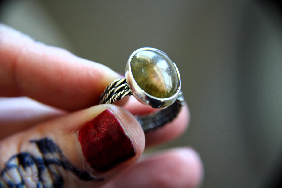 Oval Purple Labradorite Ring, Natural Labradorite Ring, Oval Labradorite Ring, Boho Ring, Stacking Ring, Rope Band, Boho Ring, Natural, Gift