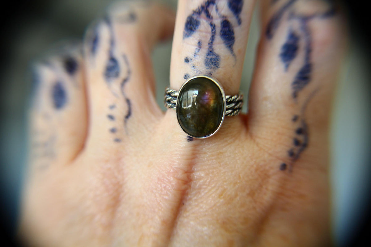 Oval Purple Labradorite Ring, Natural Labradorite Ring, Oval Labradorite Ring, Boho Ring, Stacking Ring, Rope Band, Boho Ring, Natural, Gift