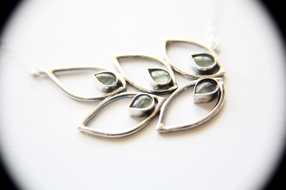 Prehnite Leaf Necklace, Leaf Necklace, Prehnite Nature Necklace, Boho Leaf Necklace, Prehnite Jewelry, Nature Inspired Jewelry, Leaf Jewelry