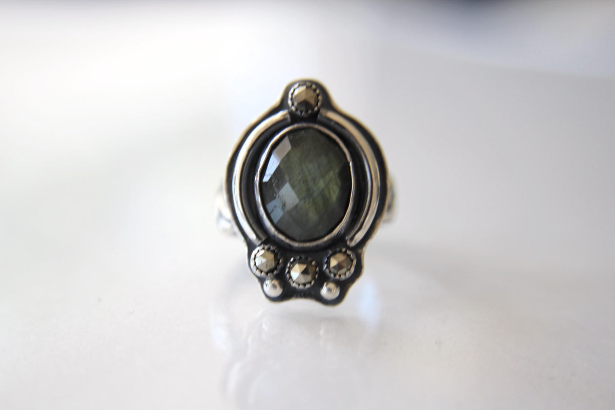 Oval Labradorite Ring, Rose Cut Oval Labradorite Ring, Large Statement Ring, Rose Cut Labradorite Ring,Oval Labradorite Ring,Pyrite Gemstone