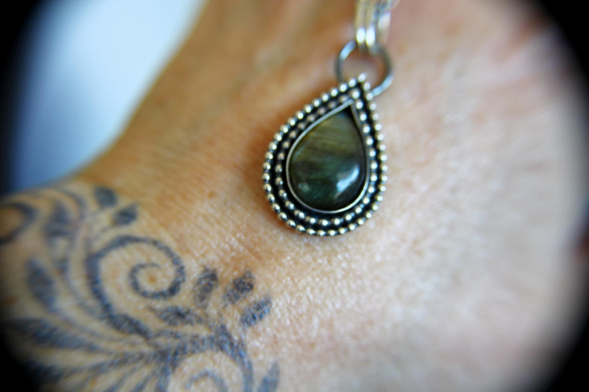 Pear Labradorite Necklace, Labradorite Necklace, Large Labradorite Pendant, Natural Gemstone, Labradorite Jewelry, Teardrop Labradorite