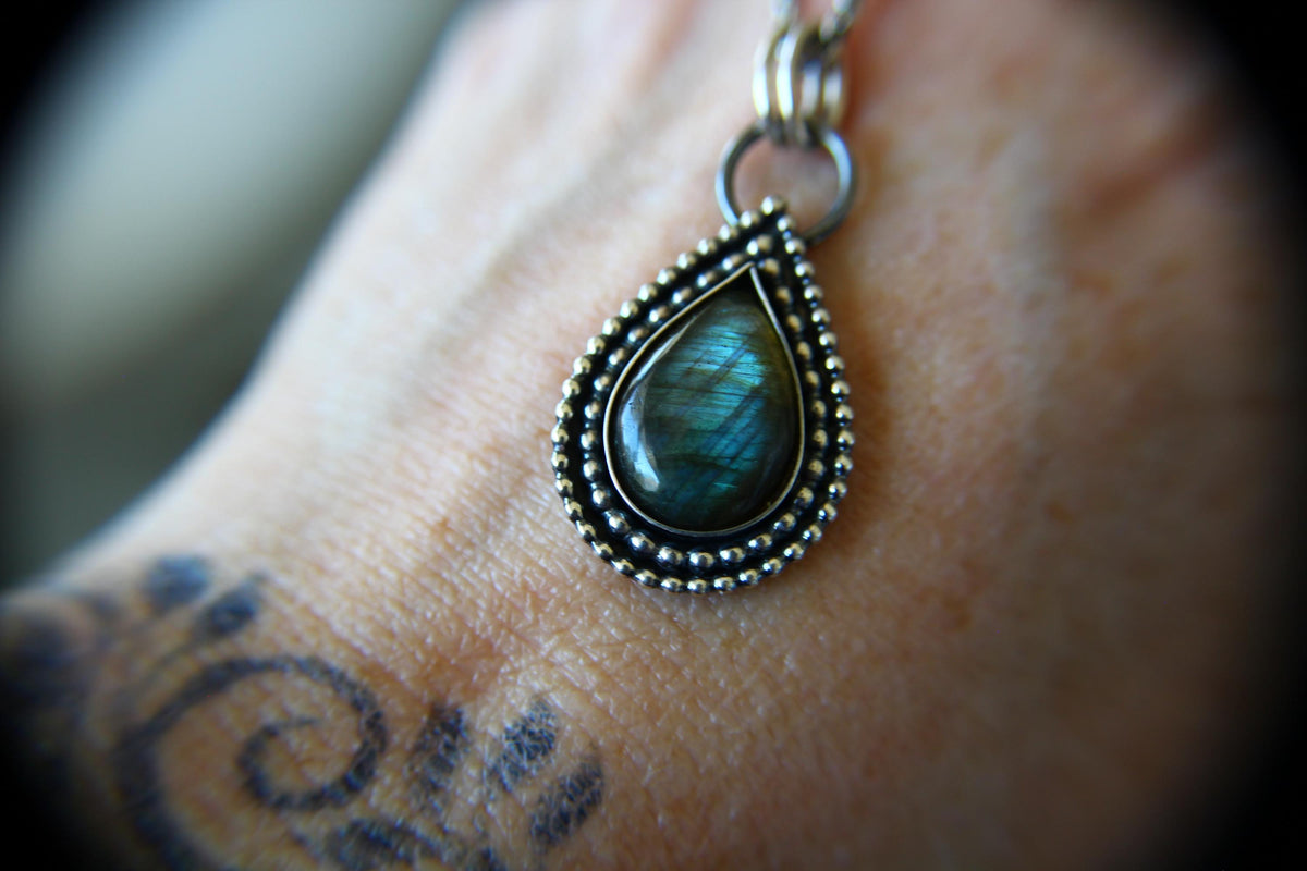 Pear Labradorite Necklace, Labradorite Necklace, Large Labradorite Pendant, Natural Gemstone, Labradorite Jewelry, Teardrop Labradorite