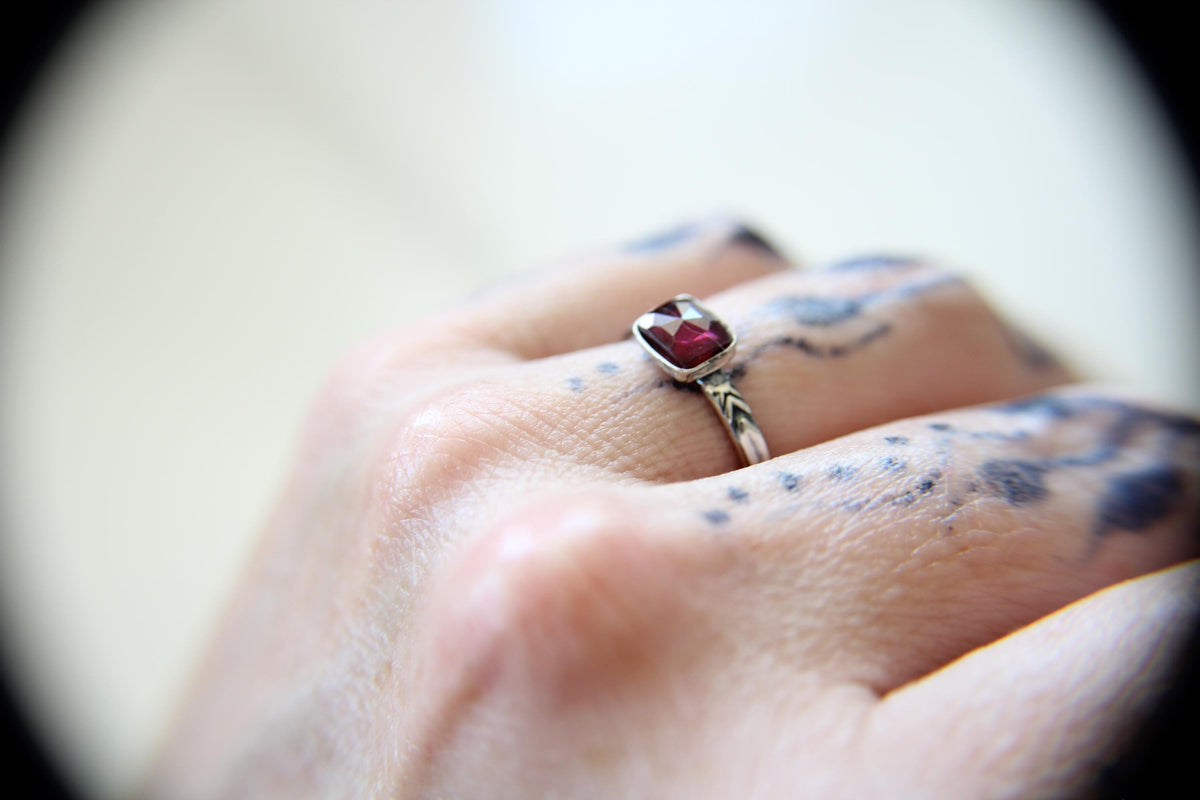 Rose Cut Garnet Stacking Ring, Garnet Ring, Natural Gemstone Ring, January Birthstone, Garnet, Gemstone Stacking Ring, Rhodolite Stone, Gift