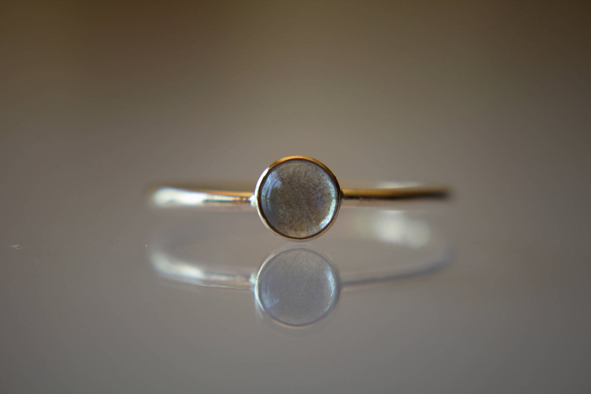 Labradorite Ring, Gold Labradorite Ring, Simple Minimalist Ring, Natural Gemstone, Gemstone Stacking Ring, Labradorite Jewelry, Simple Band