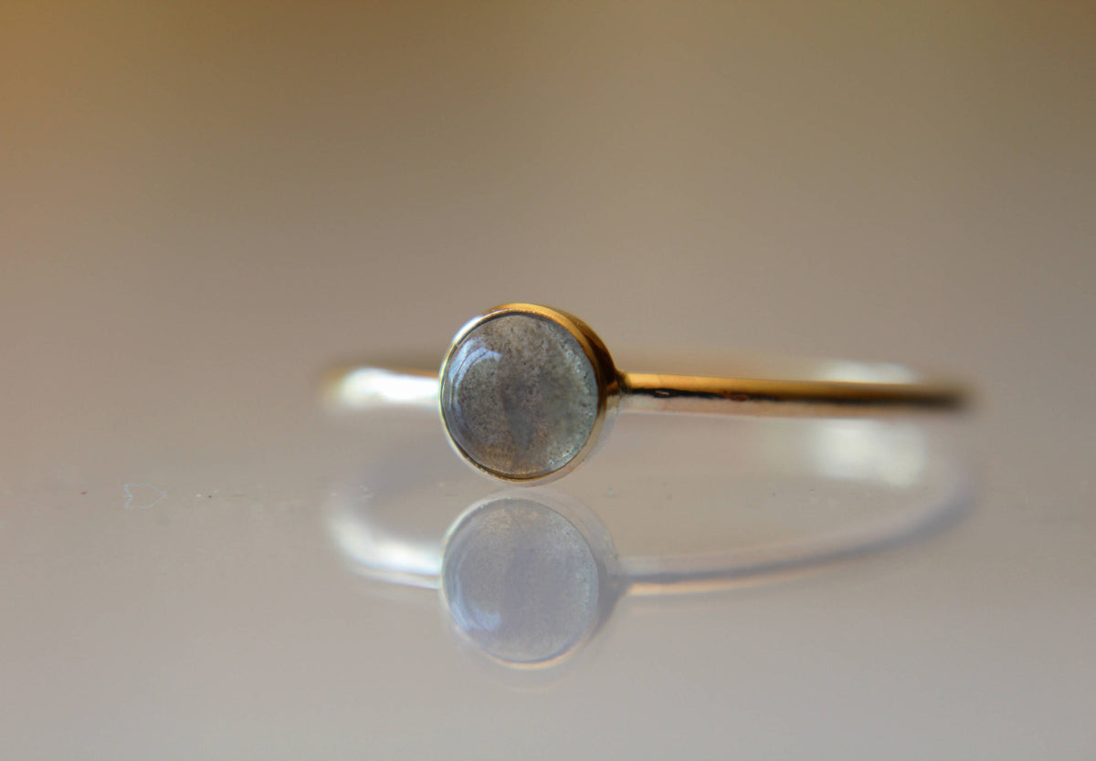 Labradorite Ring, Gold Labradorite Ring, Simple Minimalist Ring, Natural Gemstone, Gemstone Stacking Ring, Labradorite Jewelry, Simple Band