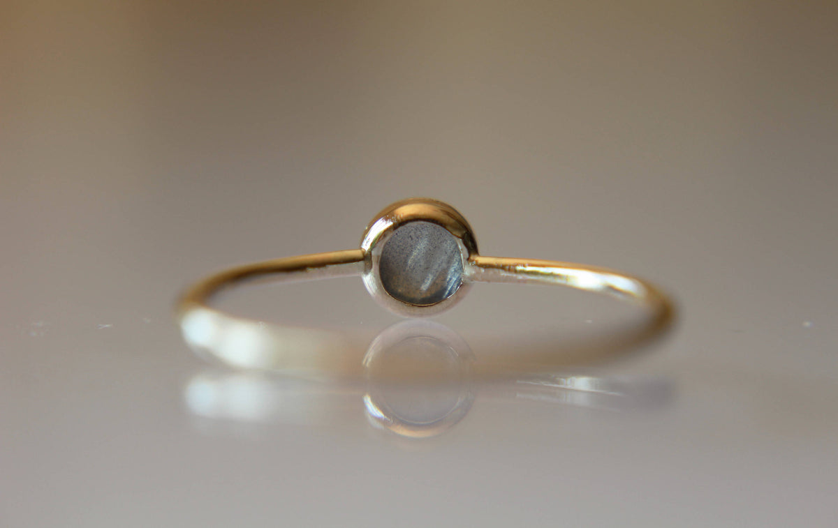 Labradorite Ring, Gold Labradorite Ring, Simple Minimalist Ring, Natural Gemstone, Gemstone Stacking Ring, Labradorite Jewelry, Simple Band