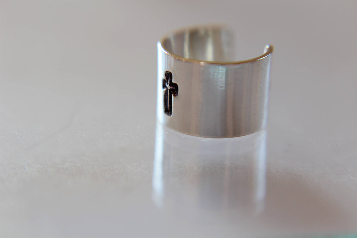 Simple Cross Slim Upper Ear Cuff, Hammered Ear Cuff, Everyday Ear Cuff, Ear Cuff, Customizable Ear Cuff Earring,Cuff, Cross Jewelry, Gift