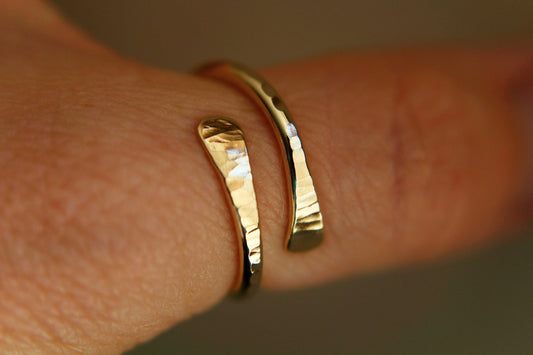 Bypass Thumb Ring ,Hammered Thumb Ring, Textured Thumb Ring, Wrap Around Ring, Statement Ring, Bypass Ring, Notched Ring, Modern, Simple