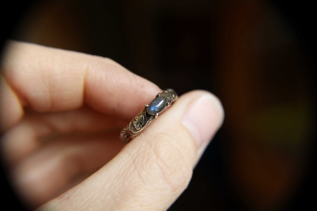 Labradorite Ring, Natural Labradorite Ring, Floral Labradorite Ring, Boho Ring, Stacking Ring, Floral Band, Boho Ring, Natural, Gift