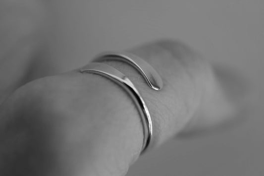 Bypass Thumb Ring, Hammered Thumb Ring, Smooth Thumb Ring, Wrap Around Ring, Statement Ring, Bypass Ring, Thick Ring, Modern, Simple, Gift