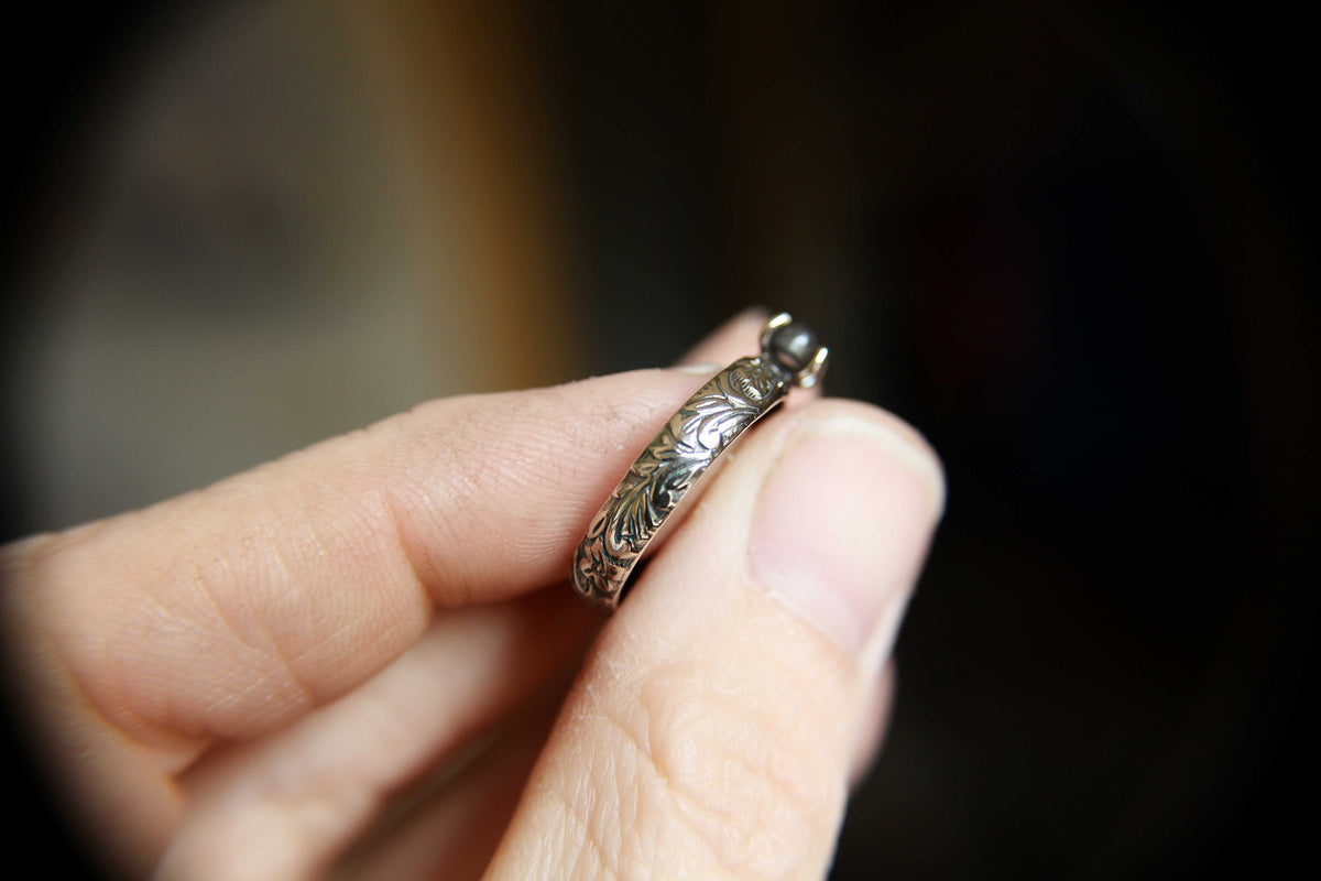 Labradorite Ring, Natural Labradorite Ring, Floral Labradorite Ring, Boho Ring, Stacking Ring, Floral Band, Boho Ring, Natural, Gift