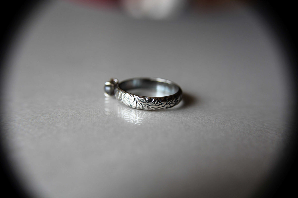 Labradorite Ring, Natural Labradorite Ring, Floral Labradorite Ring, Boho Ring, Stacking Ring, Floral Band, Boho Ring, Natural, Gift