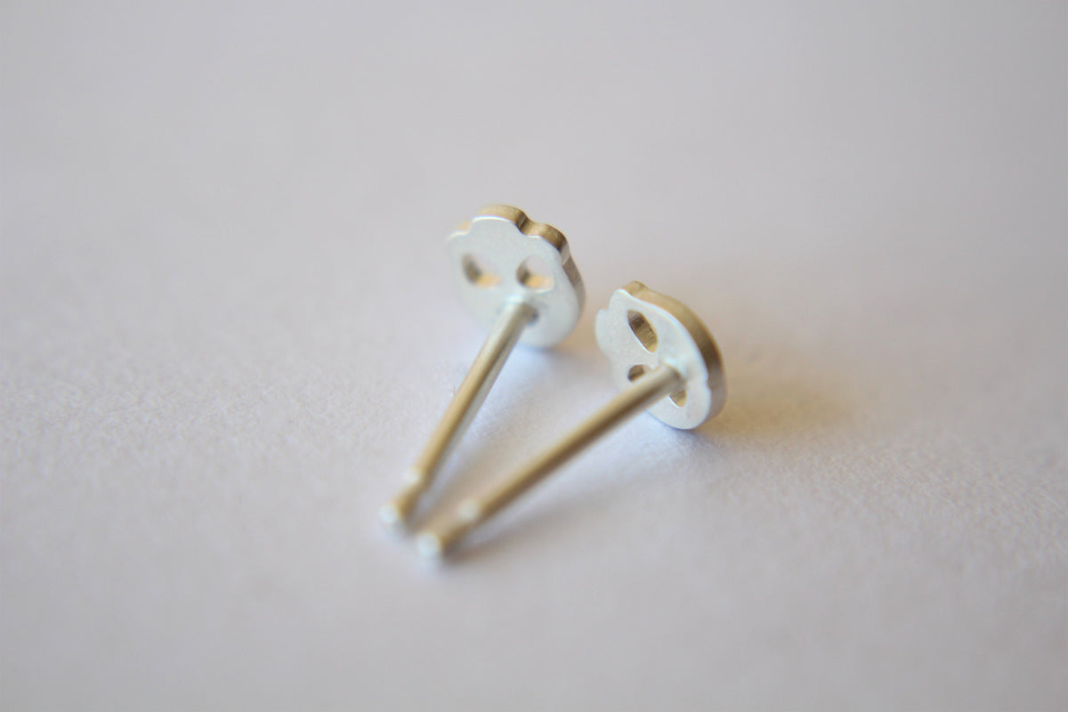 Tiny Skull Earrings, Skull Earrings, Tiny Skull Jewelry, Skull Jewelry, Skeleton Jewelry, Halloween, Skeleton Studs, Tiny Skull Stud Earring