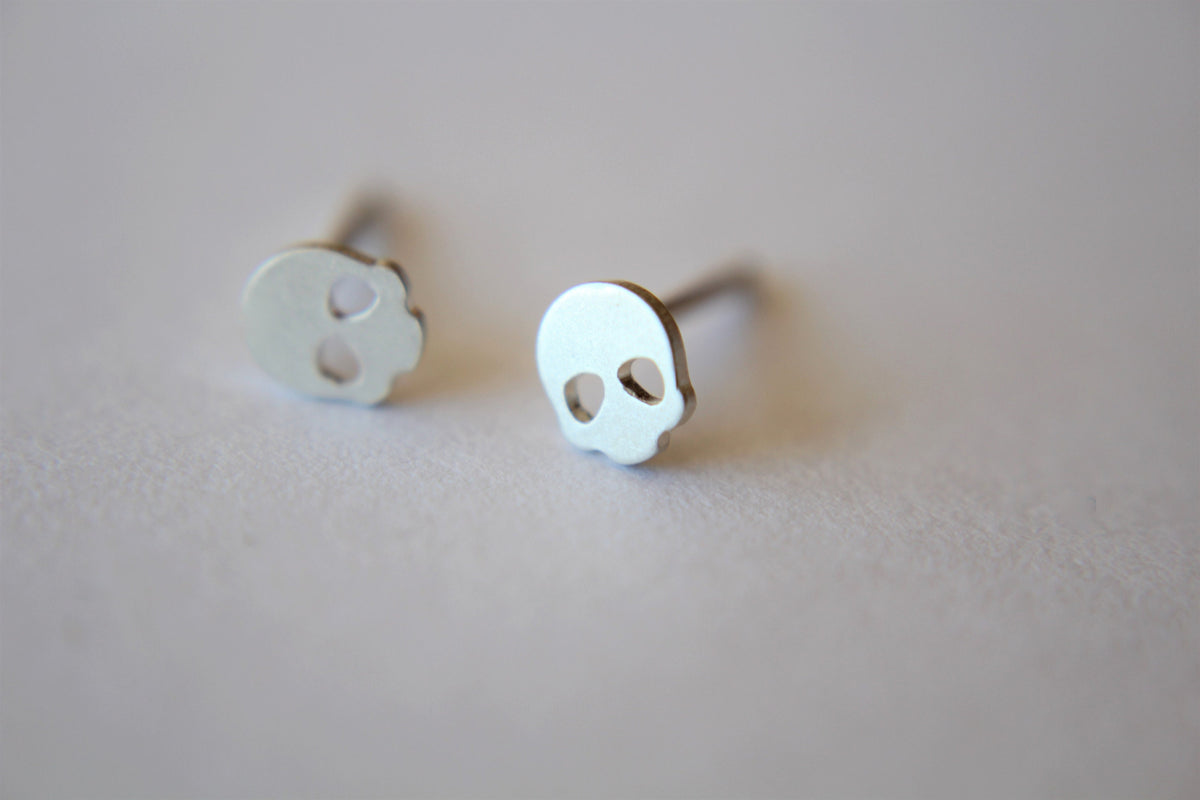 Tiny Skull Earrings, Skull Earrings, Tiny Skull Jewelry, Skull Jewelry, Skeleton Jewelry, Halloween, Skeleton Studs, Tiny Skull Stud Earring